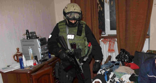 Одесские бандиты решили собрать взрывающиеся ошейники, посмотрев боевик