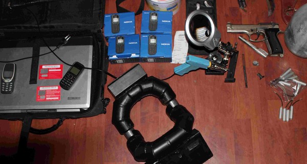 Чтобы забрать деньги, для бизнесменов приготовили взрывающийся ошейник 