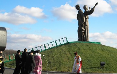 Харьковский памятник Голодомору снова в центре скандала