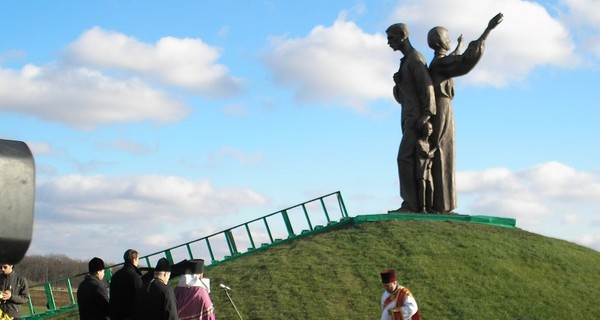 Памятник жертвам Голодомора оказался никому не нужен