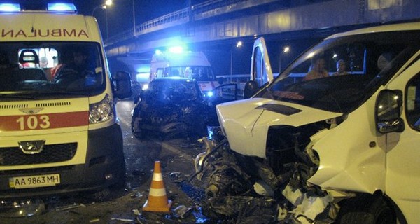 Водитель гонялся с трубой за гаишниками и врачами скорой помощи