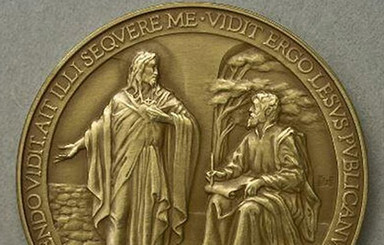 На юбилейных монетах выпущенных в Ватикане обнаружена опечатка