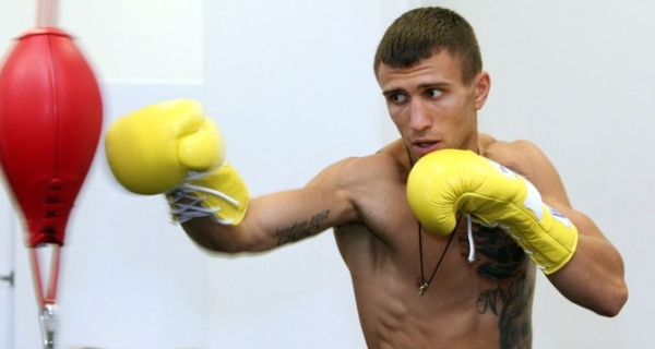 За бой с Рамиресом Ломаченко получил премию в 100 тысяч долларов