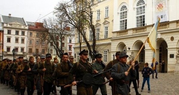 Сегодня по  Львову маршировали повстанцы УПА