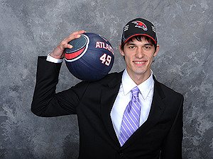 Жена баскетболиста сборной Украины Сергея Гладыря, олимпийская чемпионка в фехтовании Елена Хомровая: 