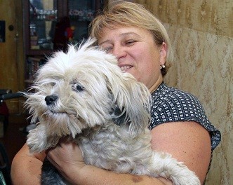  Жильцы многоэтажки просят спасти собаку