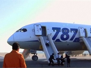 Boeing-787 Dreamliner во время полета потерял кусок обшивки 