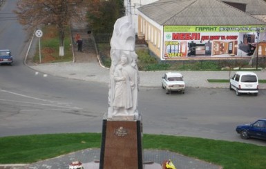В Черкасской области открыли памятник четырем гетманам