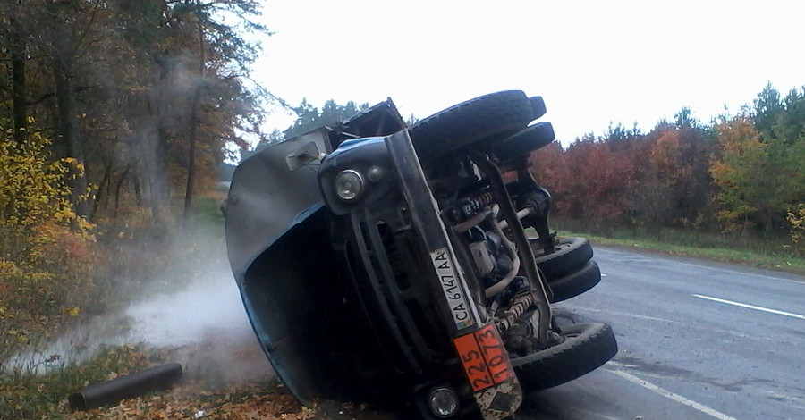 На трассе под Черкассами перевернулась цистерна с жидким кислородом