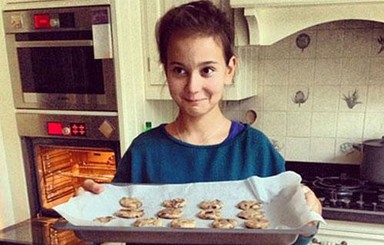 14-летняя дочь Андрея Кончаловского и Юлии Высоцкой пятые сутки не приходит в себя после аварии