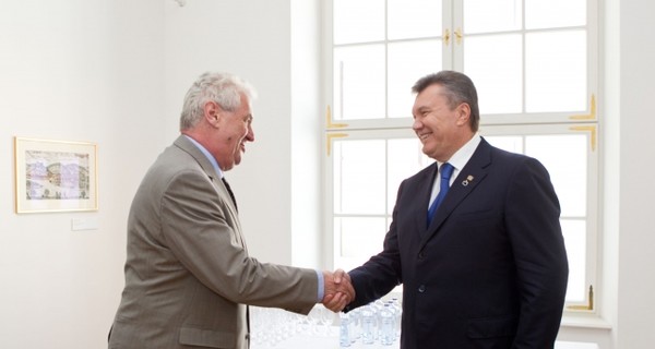 Президент Чехии везет в Украину бизнесменов 