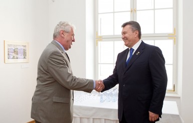 Президент Чехии везет в Украину бизнесменов 