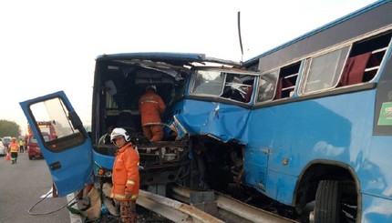 В Малайзии столкнулись два автобуса: восемь человек погибли