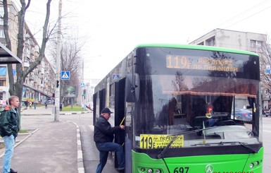 Проезд в харьковских автобусах подорожал на 50 копеек