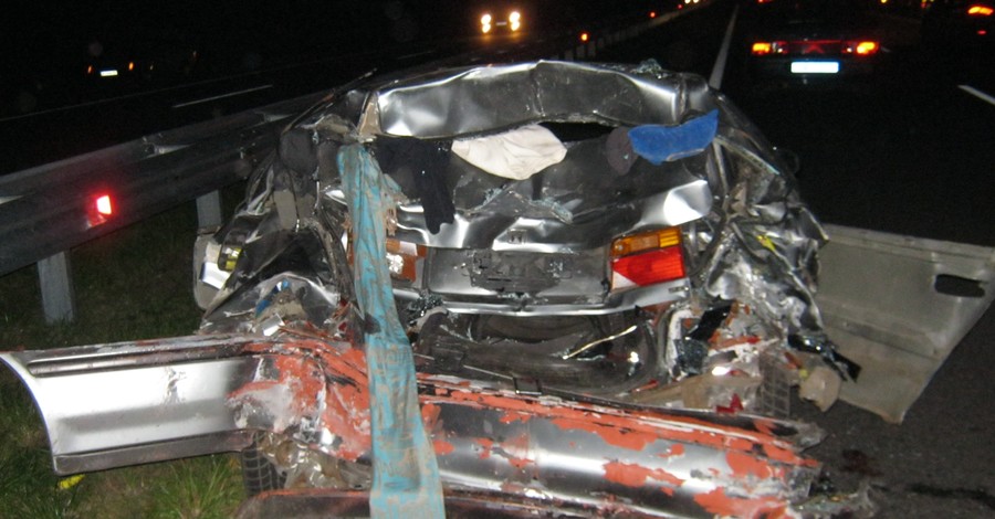 Под Киевом фура раздавила легковушку, четверо погибли