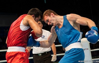 Украинский супертяж вышел в четвертьфинал чемпионата мира по боксу
