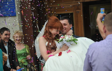Дончане отгуляли каждую десятую свадьбу в Украине