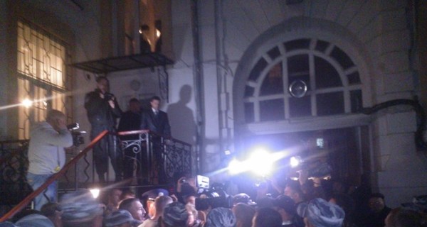 Сторонники Маркова ворвались во внутренний двор одесского УМВД