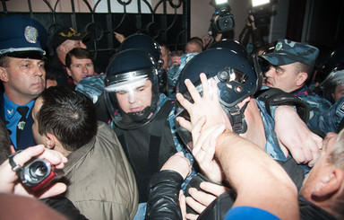 Во время штурма областного управления милиции в Одессе пострадал еще один журналист