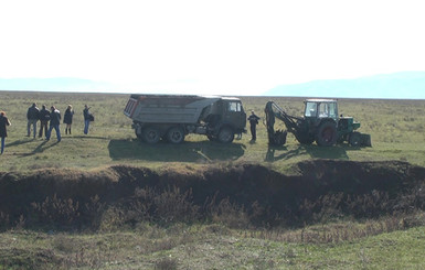 Крымский чернозем с полей на продажу вывозили КамАЗами   