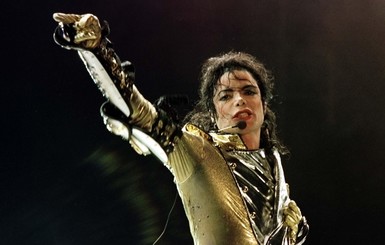 Мертвый Майкл Джексон зарабатывает больше, чем живая Мадонна 
