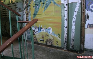 Ню-арт в житомирском подъезде