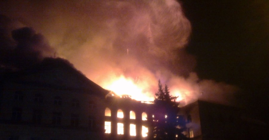 ГСЧС: пожар в аграрном университете локализован