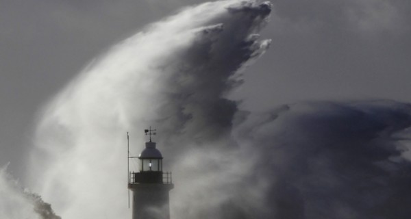 Из-за урагана 