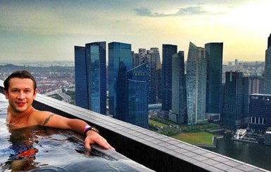 Внук Богдана Ступки сделал предложение девушке в бассейне на крыше небоскреба