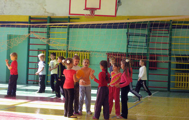 Днепропетровские дети проводят каникулы в школе