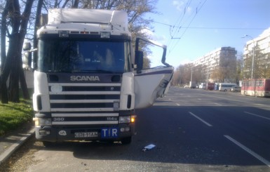 В Киеве пассажир на ходу выпал с маршрутки и попал под колеса другой машины