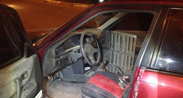 В Симферополе ливневка пробила дно автомобиля, сломав пассажирке восемь ребер