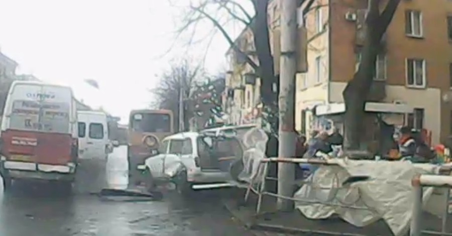 На Днепропетровщине едва не пострадали пассажиры трех маршрутных такси