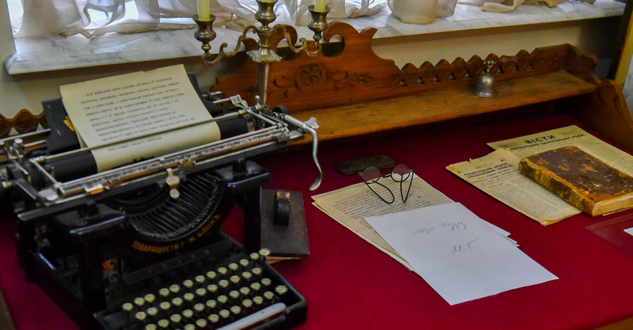 В музеи Украинской революции сохранилось фото Владимира Ленина и Льва Троцкого