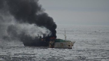 Пожар в Черном море: около Севастополя пылал паром с людьми на борту