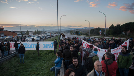 Сторонники независимости Каталонии блокируют автомобильное и железнодорожное сообщение (фото)