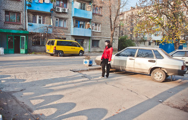 В Запорожье женщина насмерть сбила лучшую подругу, которая помогала ей парковаться