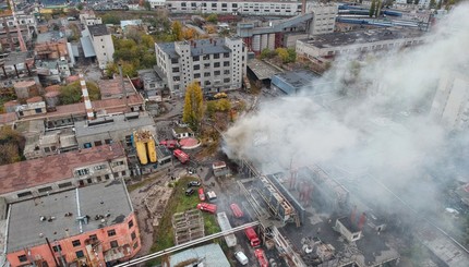 В Одессе горит шоколадная фабрика (фото, видео)