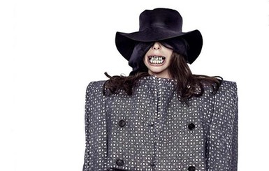 Леди Гага презентовала новую песню в шляпе киевского дизайнера