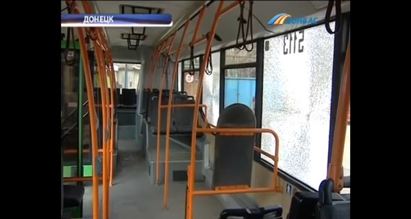 В Донецке обстреляли автобус с 50 пассажирами
