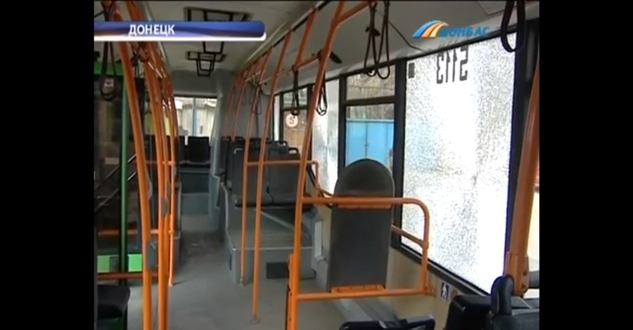 В Донецке обстреляли автобус с 50 пассажирами