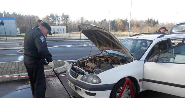 На Львовщине белорус напугал пограничников гранатой