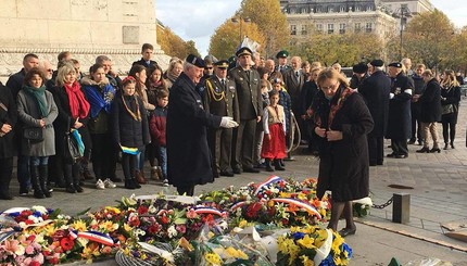 Фоторепортаж: в Париже почтили память жертв Голодомора