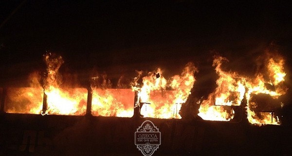 В Одессе трамвай на маршруте сгорел за несколько минут 