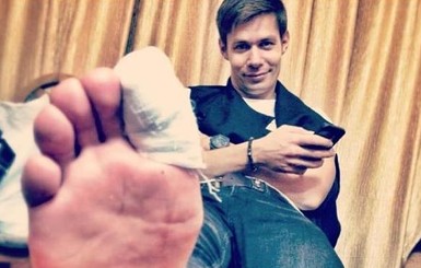Стас Пьеха разбил палец на ноге и не смог дать автографы донецким фанатам 