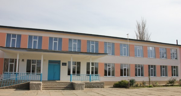 В крымской школе, где старшеклассница избила учительницу, сгорел автомобиль завуча