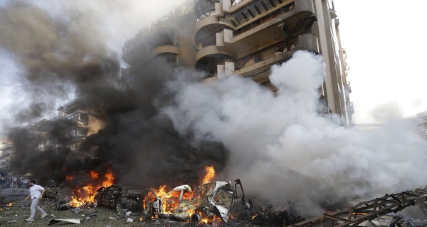 Смертники на мотоцикле и машине подорвали посольство Ирана в Ливане