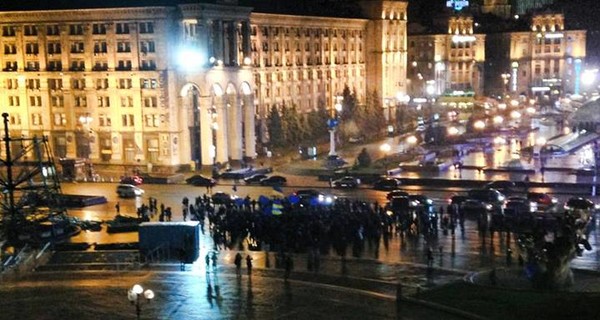 Очевидцы: "На Майдане Независимости собрались полтысячи киевлян"