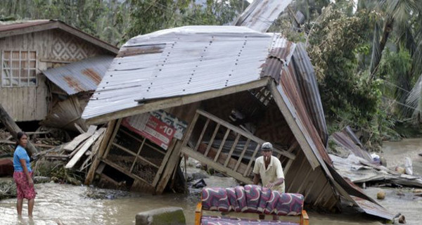 Число жертв тайфуна на Филиппинах превысило 5 тысяч человек