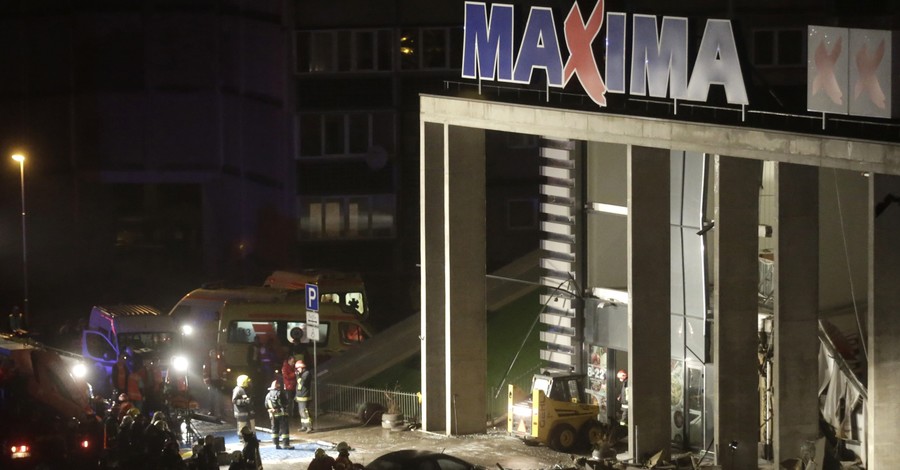 Торговый центр в Риге похоронил под собой покупателей и спасателей 